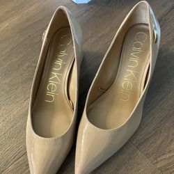 Calvin Klein Woman’s Shoes Size 8 Nude Manmade Patent Leather Dress Up or Down Excellent Condition 