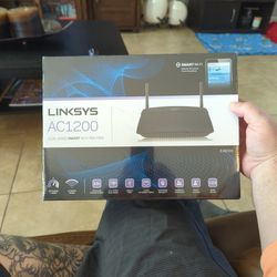 LINKSYS AC1200 EA6100 Wi-Fi Router