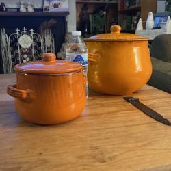 2 Terracotta Pots