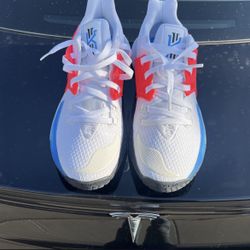 Kyrie 2 low Blue Hero for Sale in Queen Creek AZ OfferUp