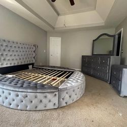🔥 BRAND NEW ROUND STORAGE BEDS WITH BUILT IN BENCHES!! QUEEN $1250!!..KING..$1300