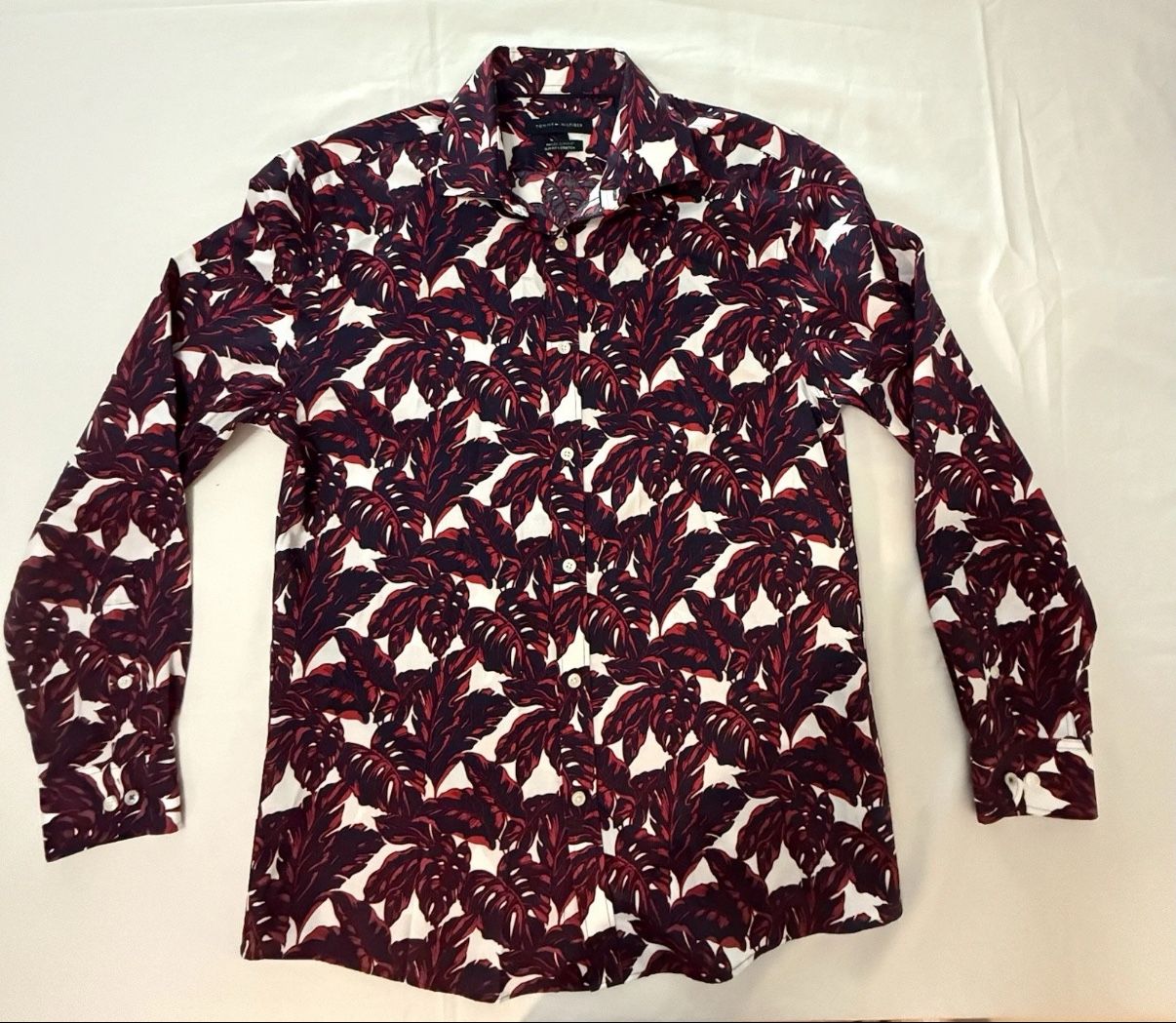 Tommy Hilfiger Slim Fit M-15 1/2 Tropical Leaves Print Button Front Dress Shirt