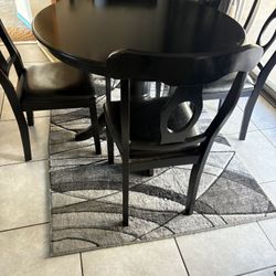 Round Dining Table ( Small ) With Four Chairs Great Shape 
