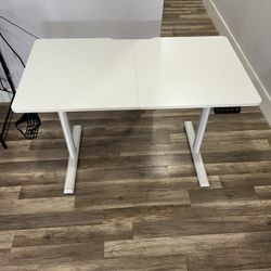 Modern White Desk – Great for Gaming/Office / Escritorio Blanco Moderno – Perfecto para Oficina o Gaming
