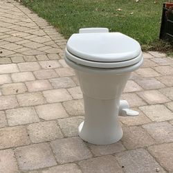 RV  Dometic Toilet