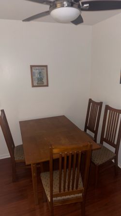 Solid Wood Extendable Dining Table Set – 6 Chairs – Great Condition