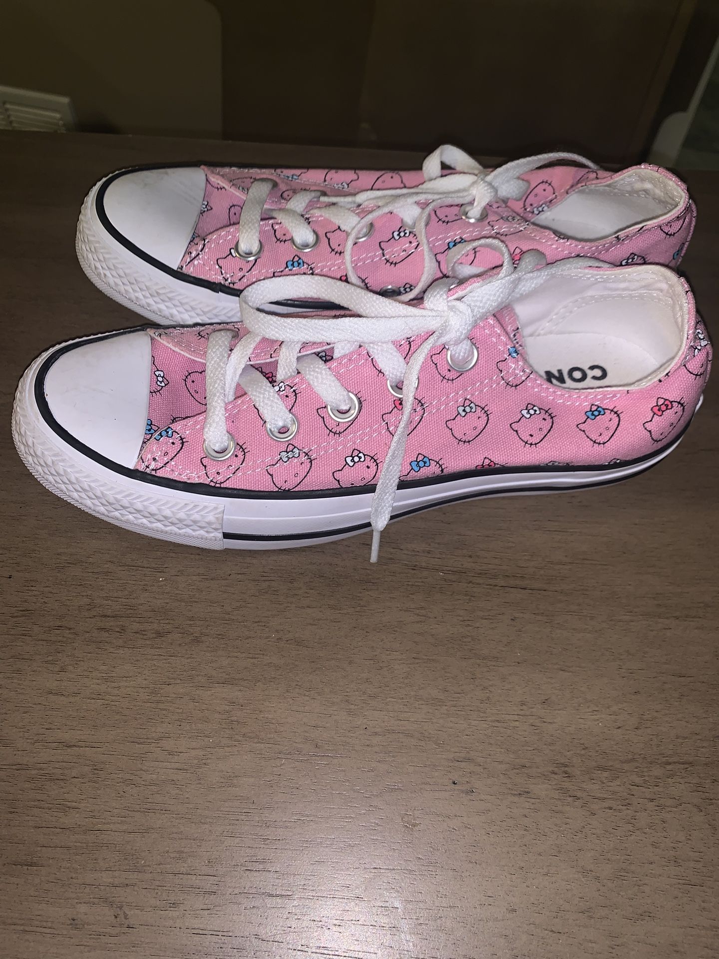 Hello Kitty Converse