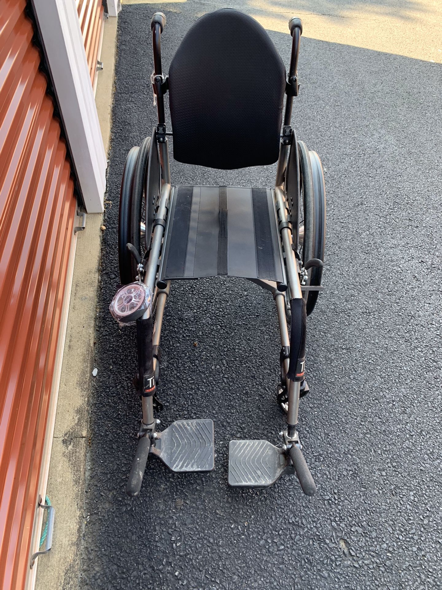 Sport wheelchair