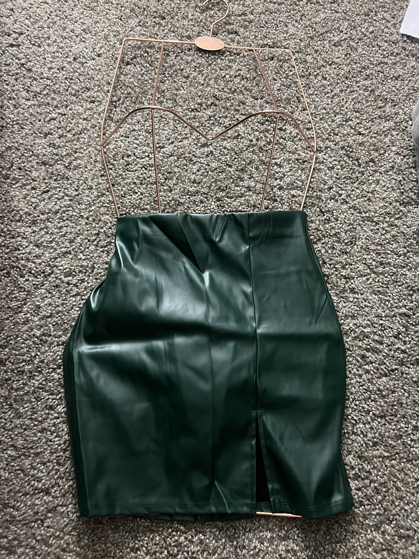 Green. Skirt With Slit Size Small 