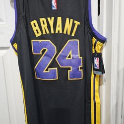 New Medium Kobe Bryant Lakers Black Mamba Jersey With Tags!!