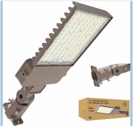 Clighting 200W Parking Lot Light: 160lm/W 5000K Arm & Slip Fitter Mount LED Parking Lot Lights for Outdoor - IP66 Waterproof Rating LED Pole Light for