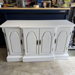 Ethan Allen Dresser/ Center Console 