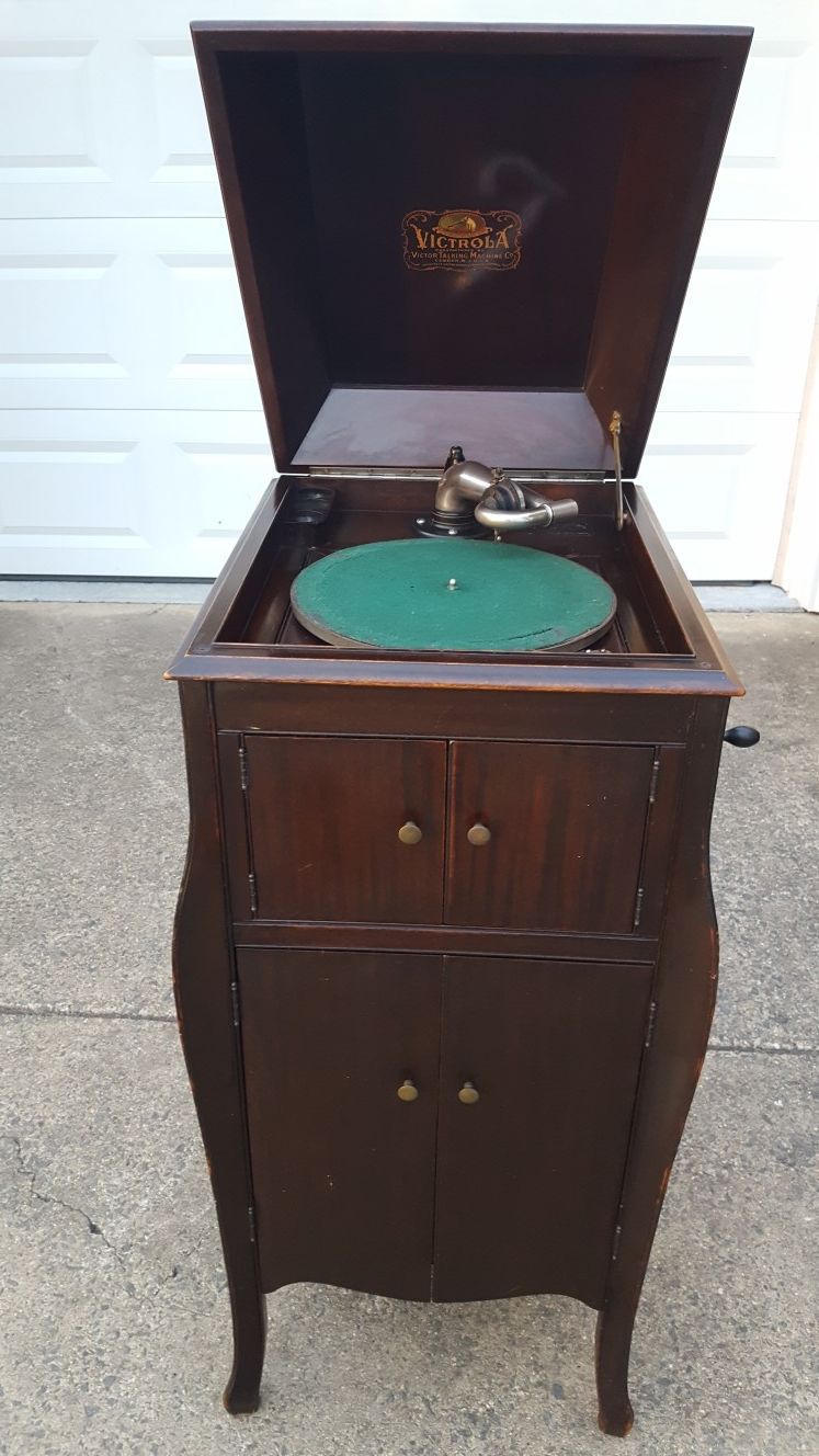 1915 Victrola Phonograph Antique Record Player