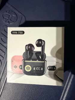 New YYK-750 wireless earbuds in black. This set has a charging case with a digital LED battery percentage display and includes two in-ear headphones. 