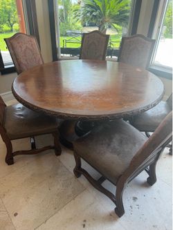 Solid oak wood table and 6 chairs.