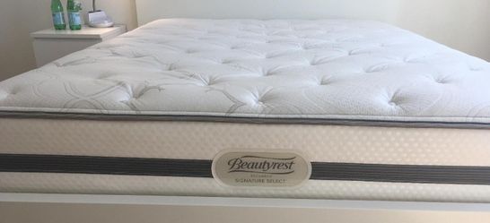 like new queen size Beautyrest luxury firm mattress