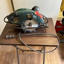 Electric Saw Works great