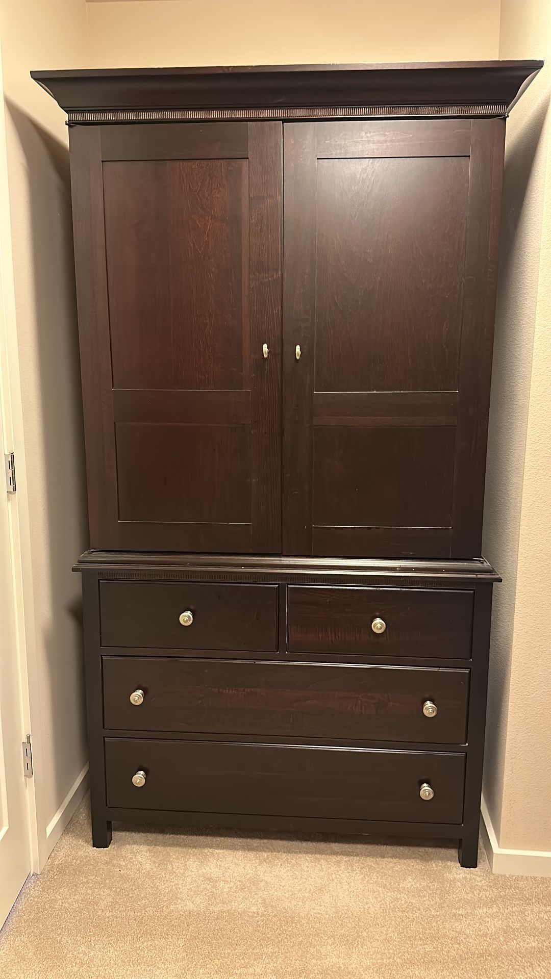 Free armoire 