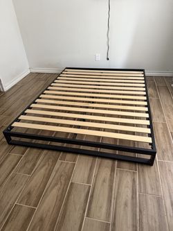 ZINUS Trisha Metal Platforma Bed Frame - Queen