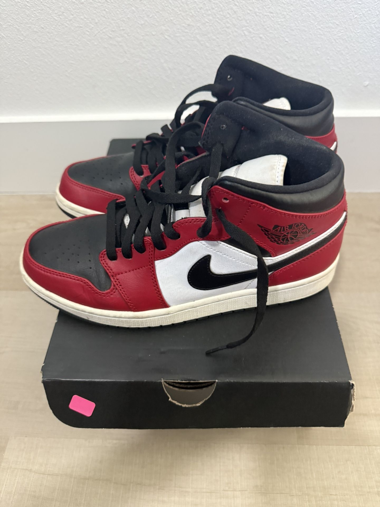 Air Jordan 1 Mid Chicago Black Toe 2020 Sz 9.5