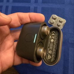 Bowers & Wilkins PI7 earbuds