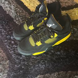 Jordan Retro 4s Black & Yellow 