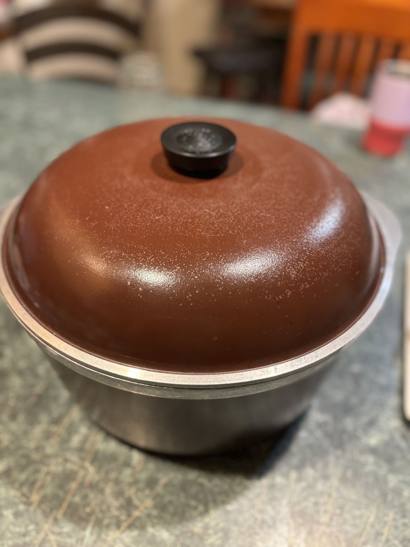 Huge vintage club Dutch Oven