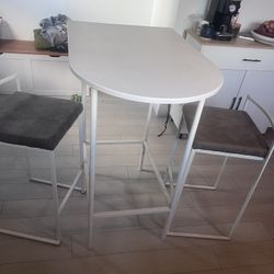 Hightop Table And Chairs 