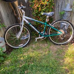 Giant Sedona 26 X 1.95 Size Tire With CATEYE Device $195$  San Antonio Texas Pick Up Near Ingram Mall Available Available Pick Up 