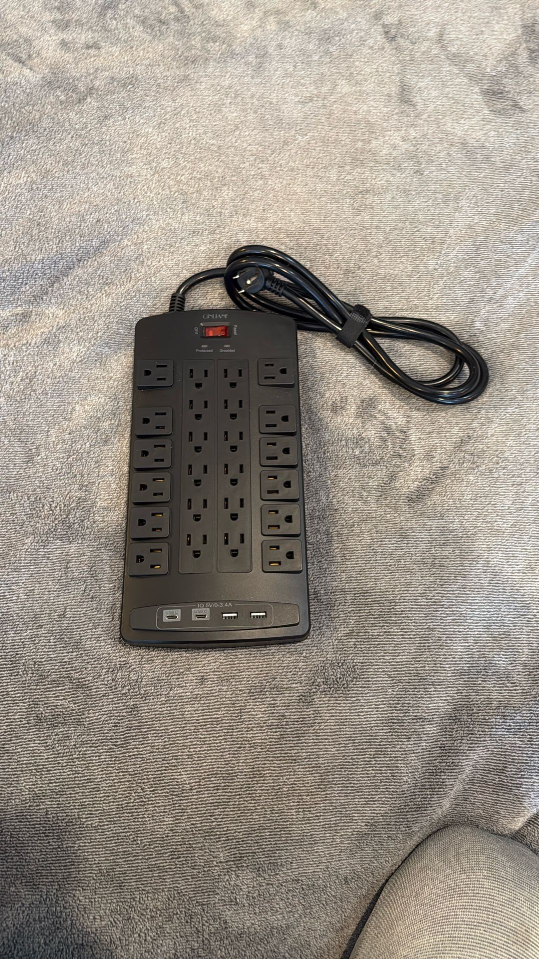 Surge Protector Power Strip – USB-C + USB, 16 Outlets (Works Great)