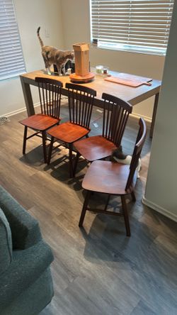 4 wooden chairs / dining chairs