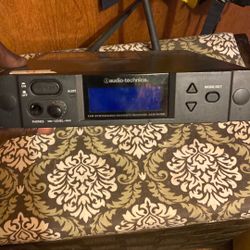 Audio-technica  (UHF) Synthesized Diversity Receiver 