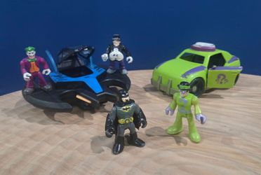 Fisher-Price Imaginext DC Super Friends 2008 Batwing & The Riddler Getaway Vehicles + Batman, The Riddler, The Joker, and The Penguin 2.75" Figures