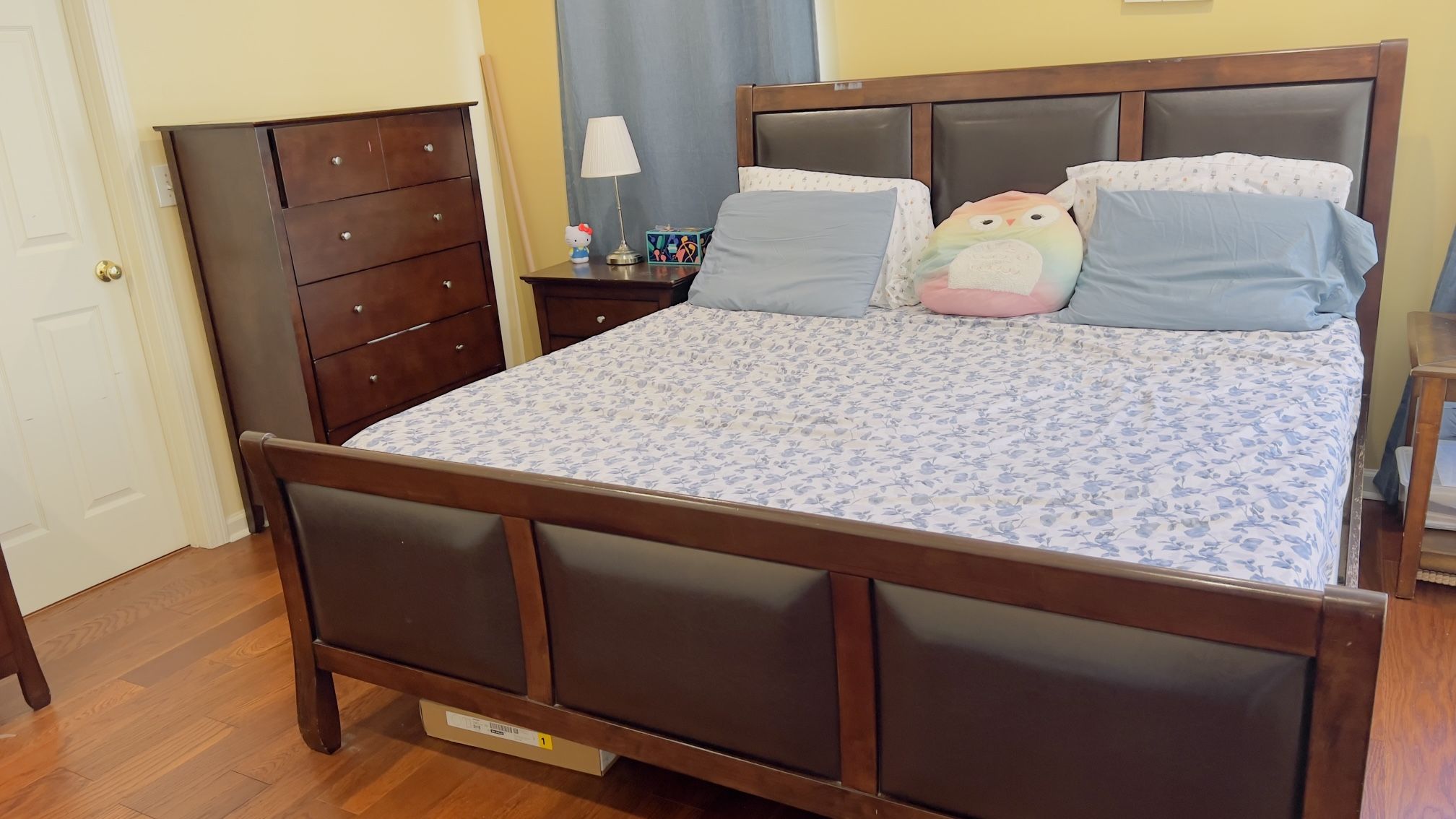 King Bed Set With Side Table, Big Drawer, Dressing Table And Mattress