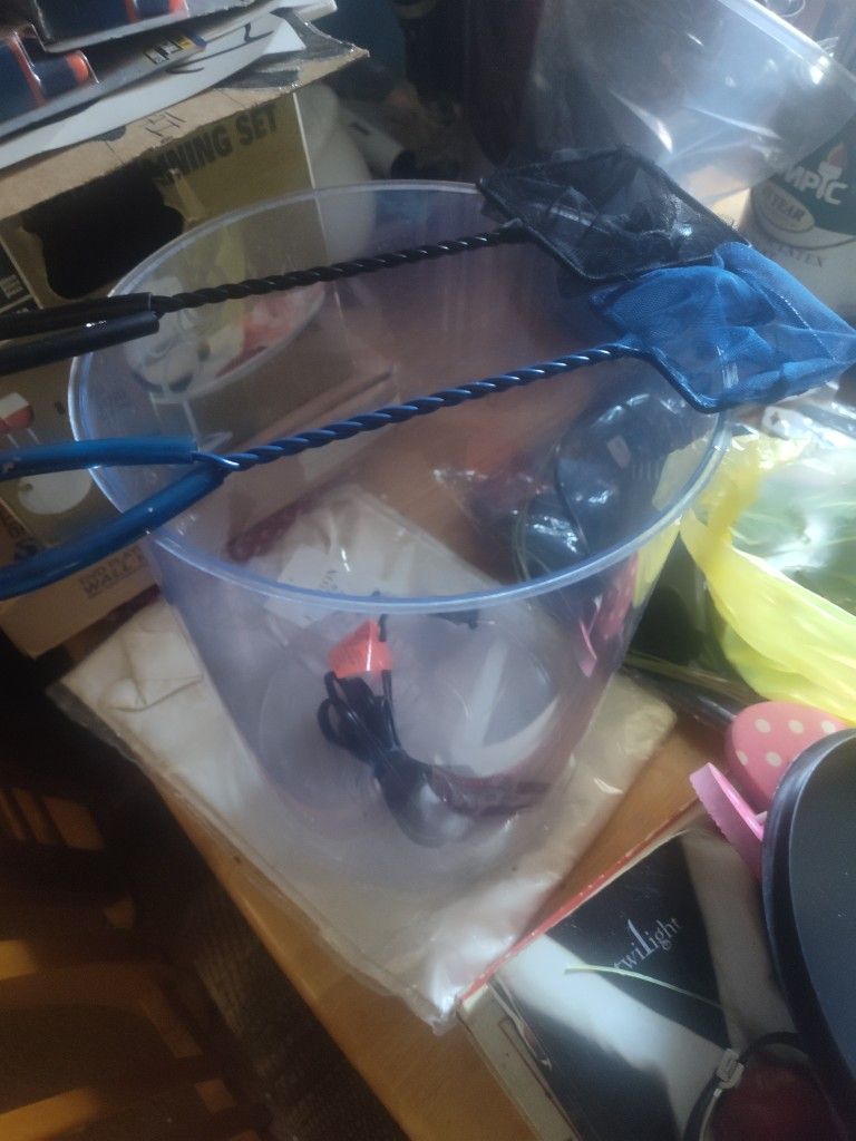 5gal. Fish Tank W/Heater And Water Pump and 1 Filter