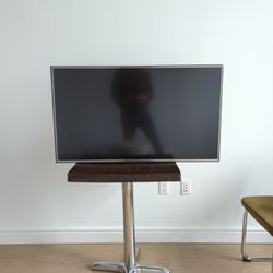 LG ThinQ AI Smart TV – Great Condition w/ Remote