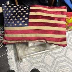 3american flag throw pillows 