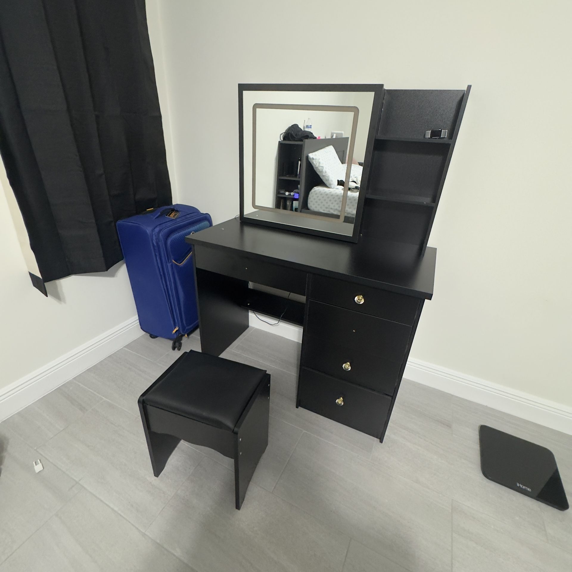 Makeup Stand With Mirror