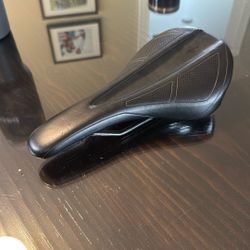 Specialized Henge Saddle 143mm