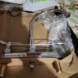 DELTA KITCHEN FAUCET 