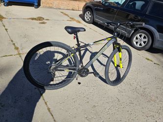 Bike Weize Aluminum frame 29 inch tires.