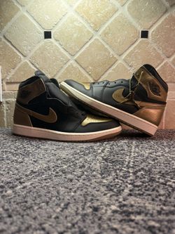 -Jordan 1 “Black Metallic Gold” -Size 11M -Og all -Brand New -Shipping available -Dm for more info