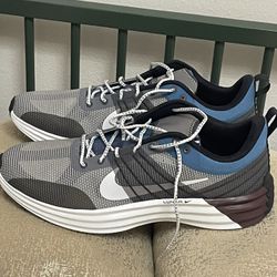 Mens Nike lunar Size 14   New! 