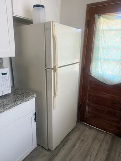 GE Refrigerator