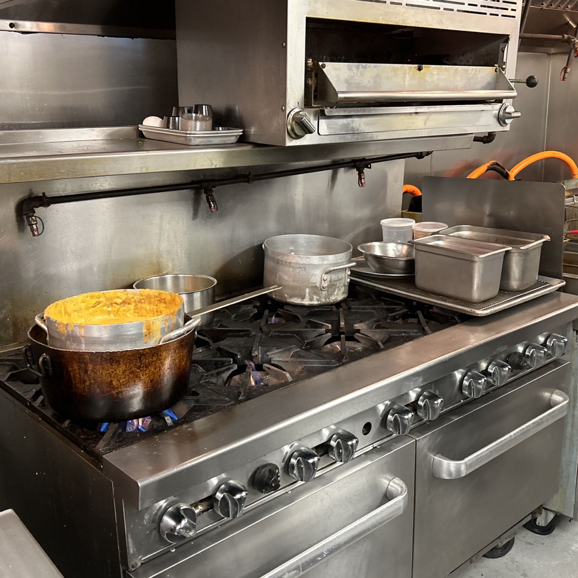 10 Range Burner With Oven Under And Salamander On Top 