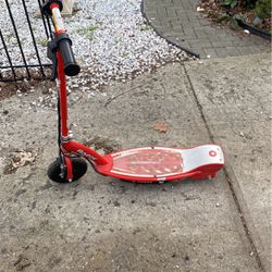 Få spiralformet hjemmehørende Used Razor Electric Scooter E 100 Needs Charger for Sale in Queens, NY -  OfferUp