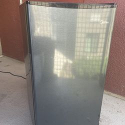 Mini Fridge With Freezer Top 