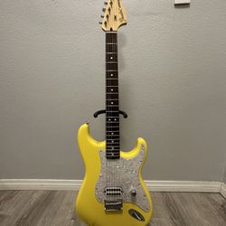 NEW Limited Edition Fender Tom Delonge Stratocaster Graffiti Yellow