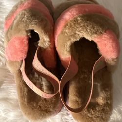 This is an UGG Women's Disco Stripe Slide slipper in the Chestnut/Pink Rose. Size 7