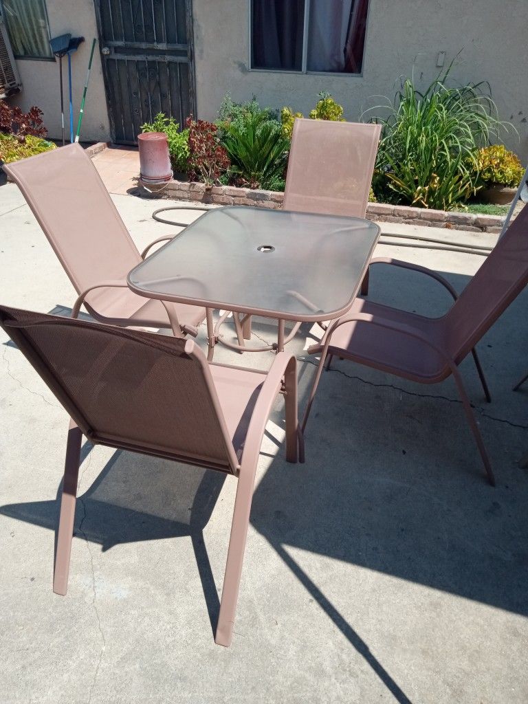 PATIO SET FOR SALE 5 PIECES